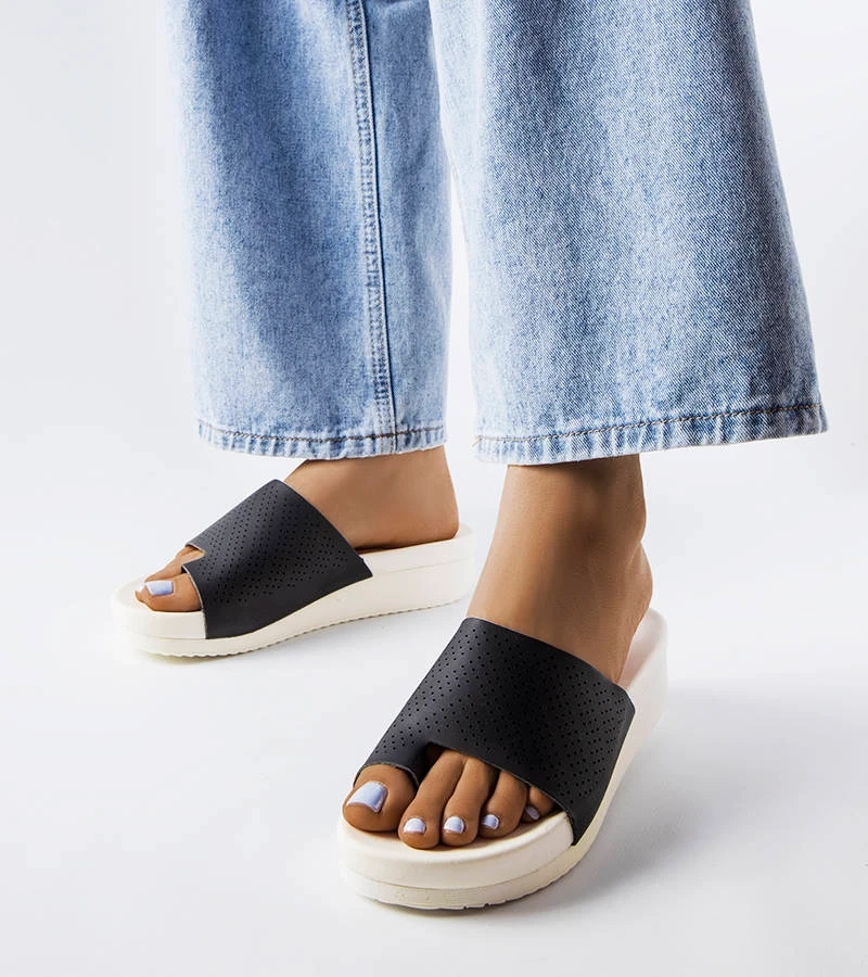 Čierne žabky Monferrato na podpätku