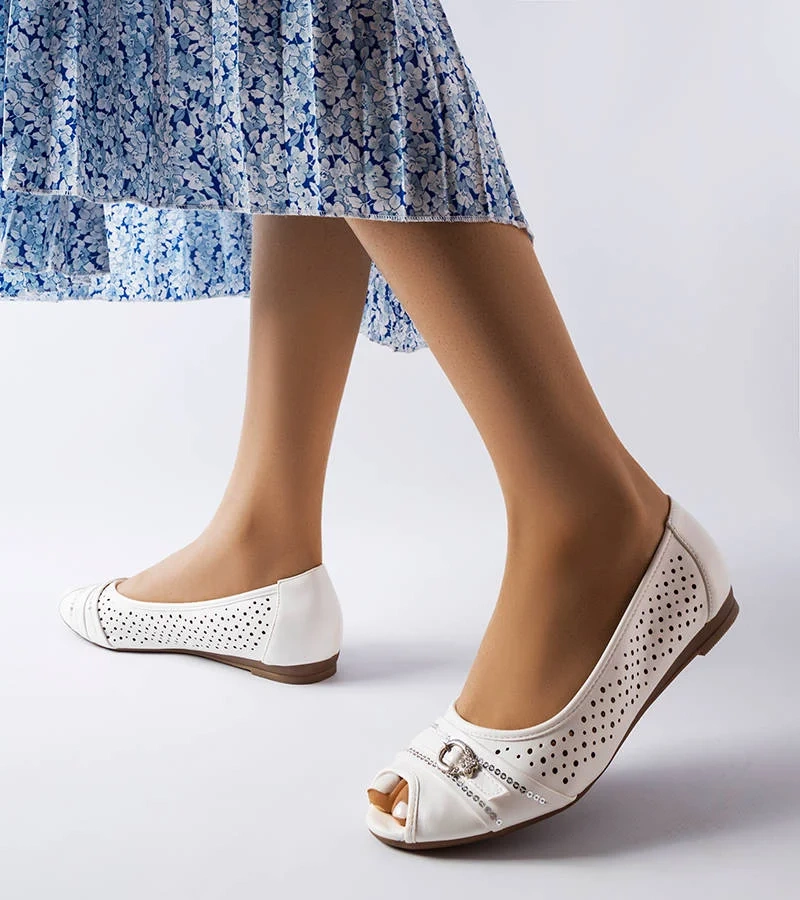 Biele ažurové balerínky so zirkónmi Creek