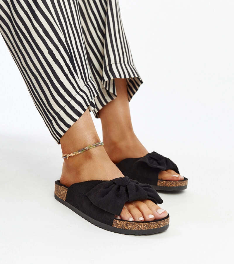 Čierne sandále na korkovej podrážke Aamu