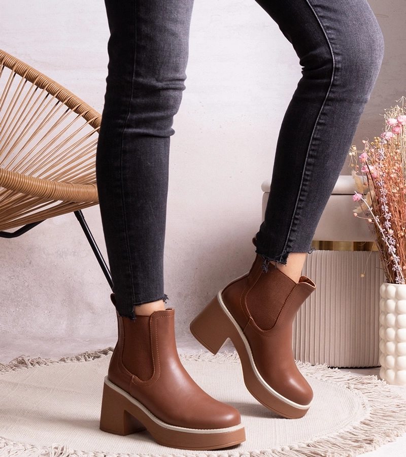 Brúne čižmy na podpätku Lidea