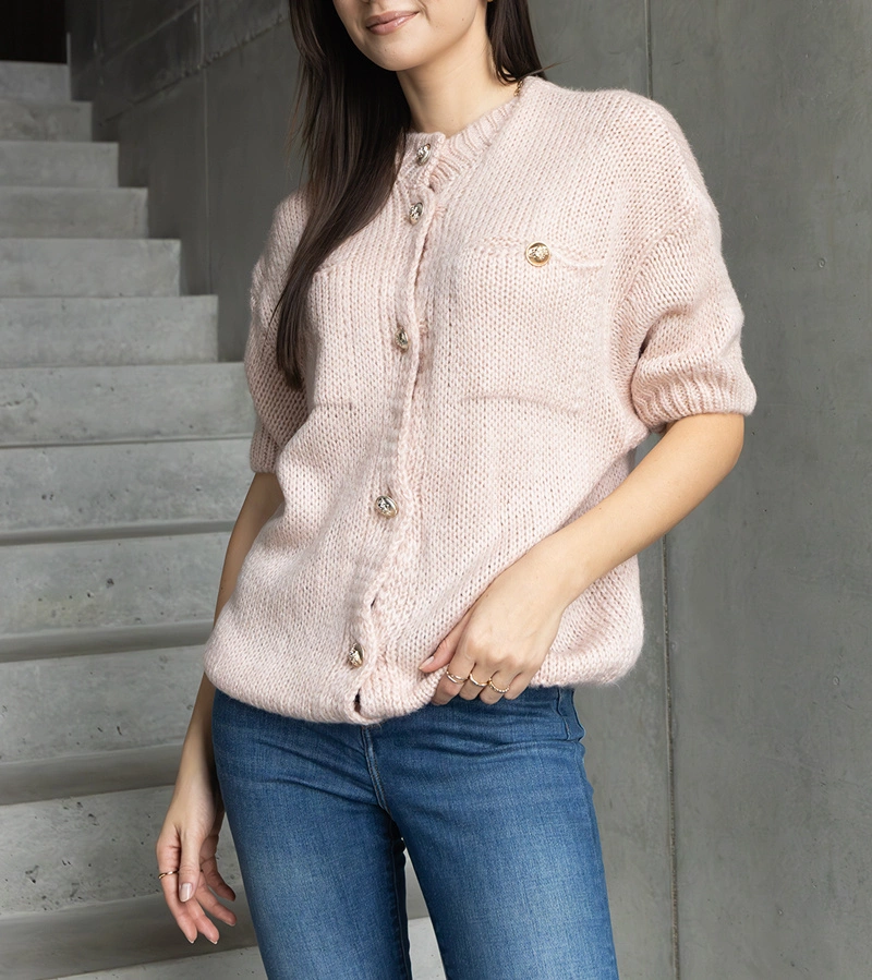 Dámsky ružový sveter s krátkym rukávom ozdobné gombíky