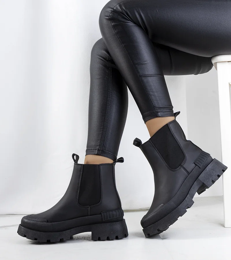 Čierna botki Kamisa