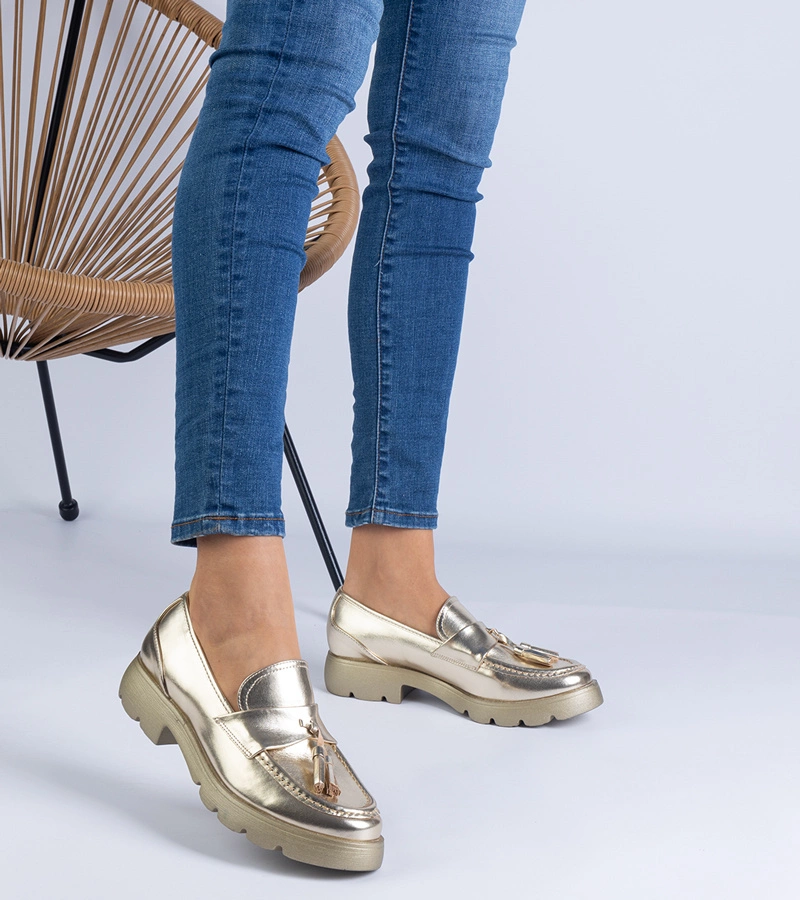 Zlaté klasické poltopánky s strapcami Esitta