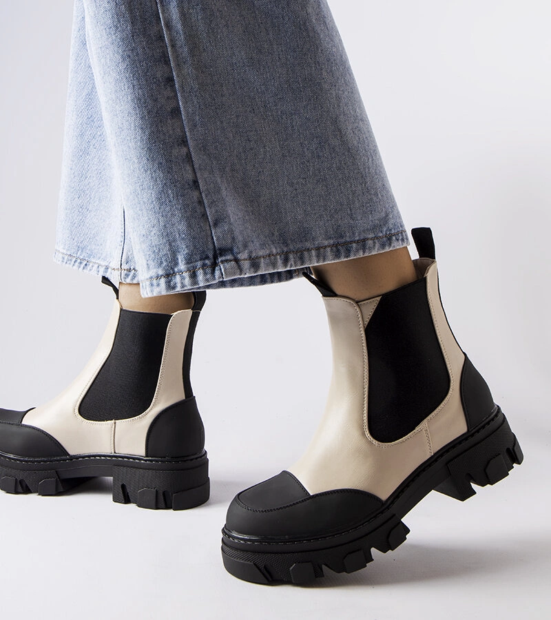 Béžovo-čierne čižmy Sibyla