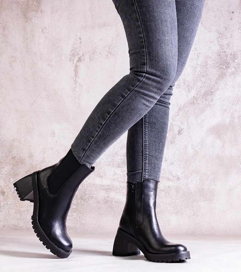 Čierne dámske čižmy na podpätku z eko kože Ariane