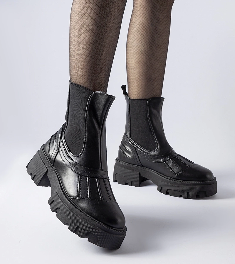 Čierne robustné zateplené pracovné topánky Carruba