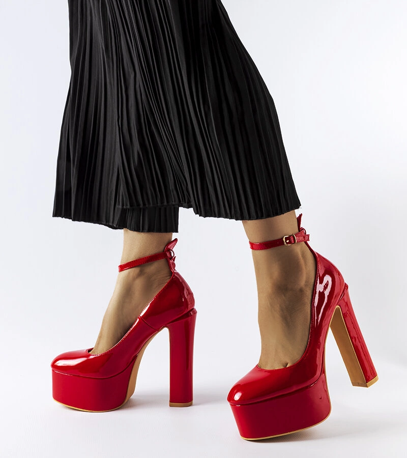 Červené lakované lodičky na vysokom podpätku Colle