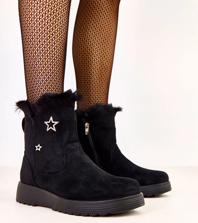 Čierne zateplené členkové topánky zdobené hviezdičkami Mensley