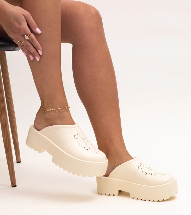 Svetlohnedé klompy typu "chodáky" od Keirana