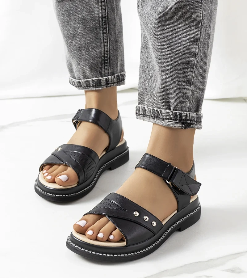 Čierne sandále na platforme Meis