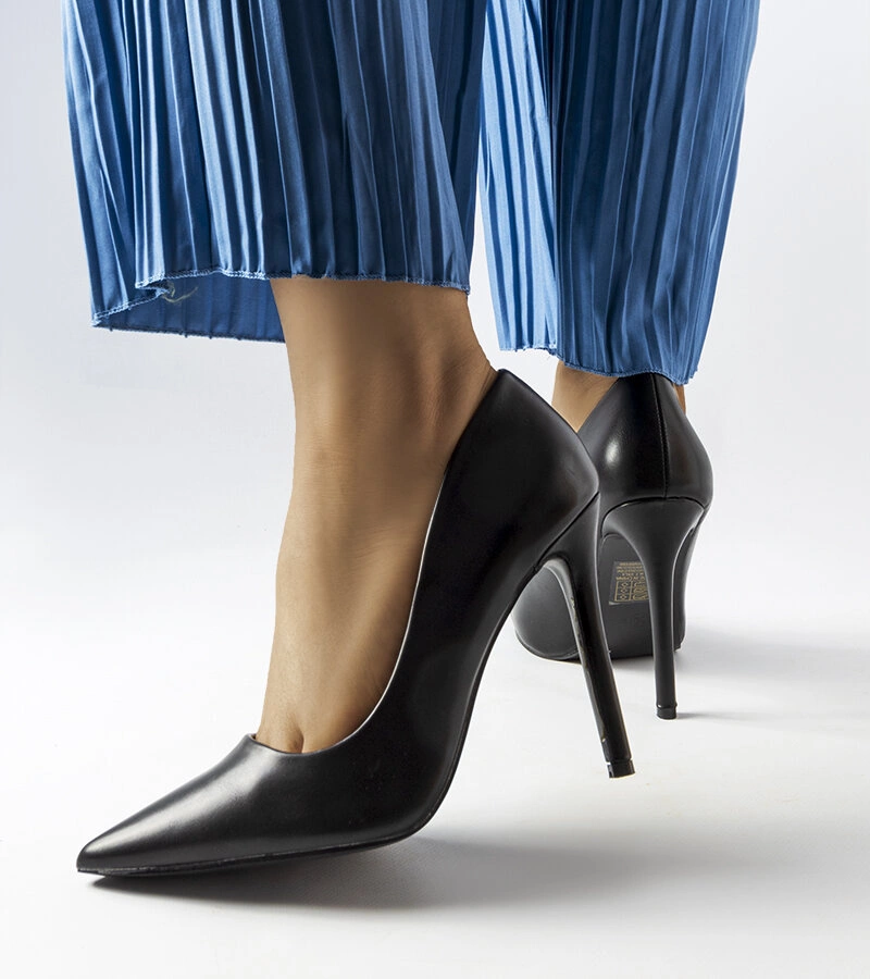 Čierne klasické ihličkové topánky Delis