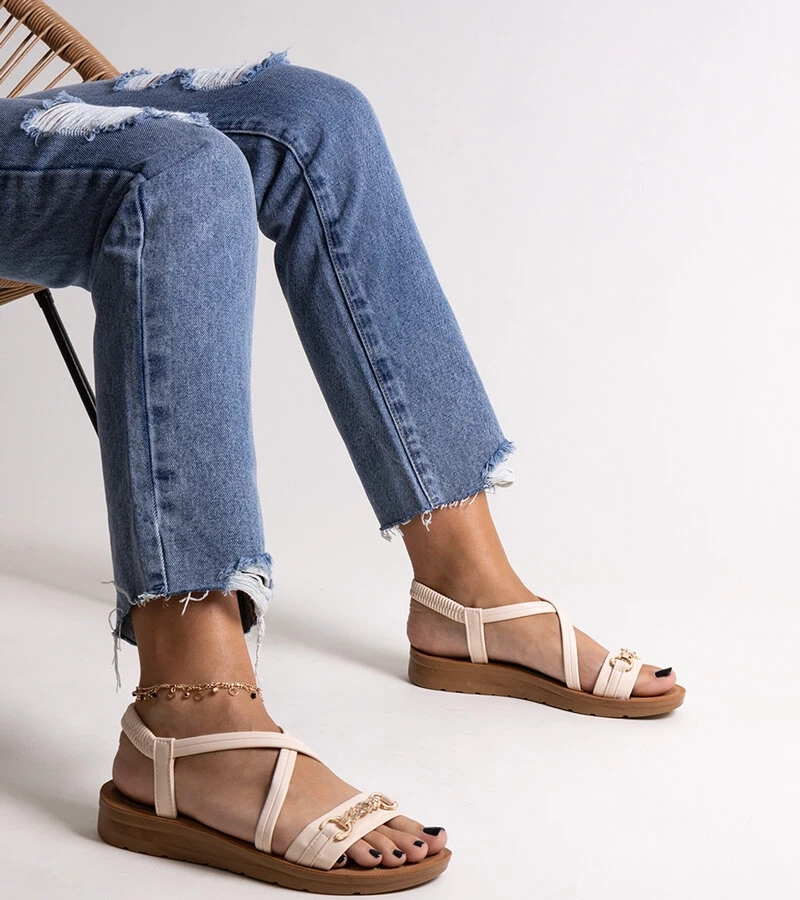 Bežové sandále so zlatou sponou Pamphila