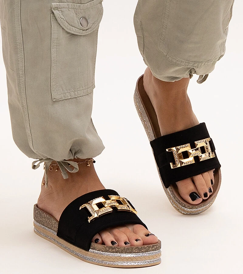 Čierne šľapky s lesklou sponkou Niamh