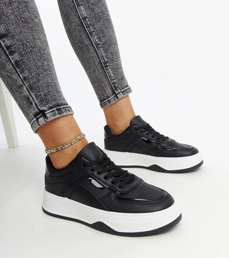 Čierne tenisky na hrubšej podrážke Intisa