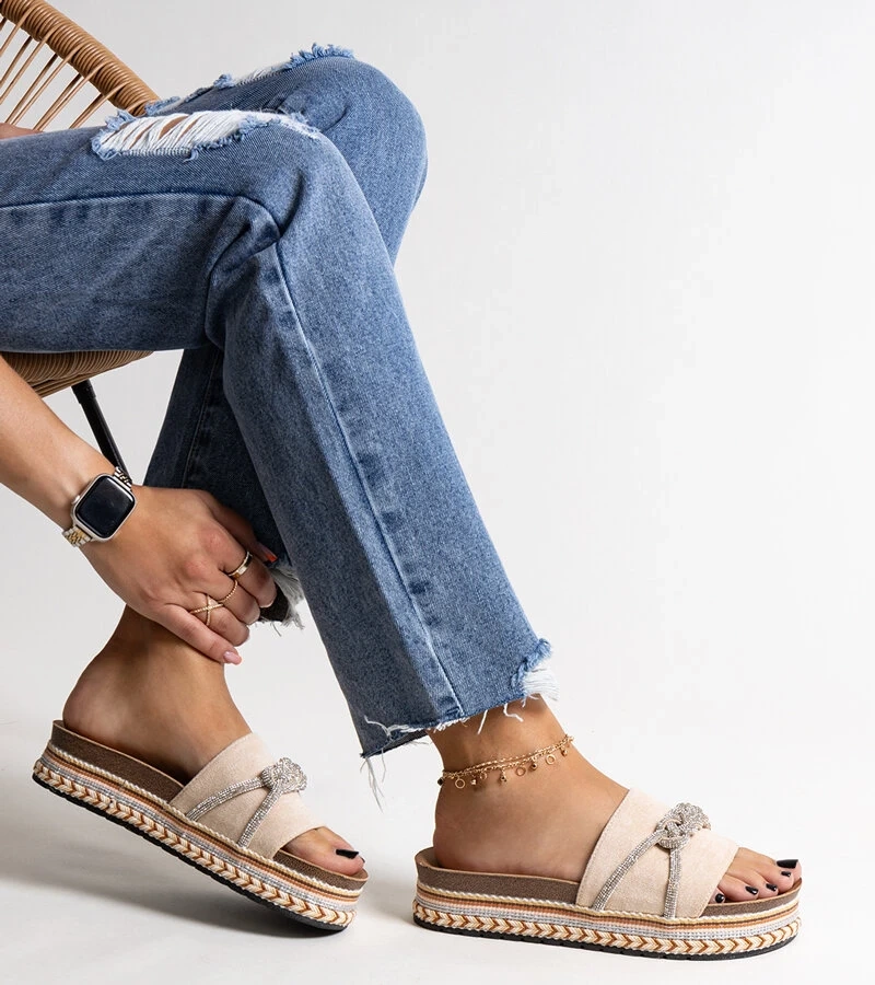 Bežové šľapky ozdobené zirkónmi Kamiliana