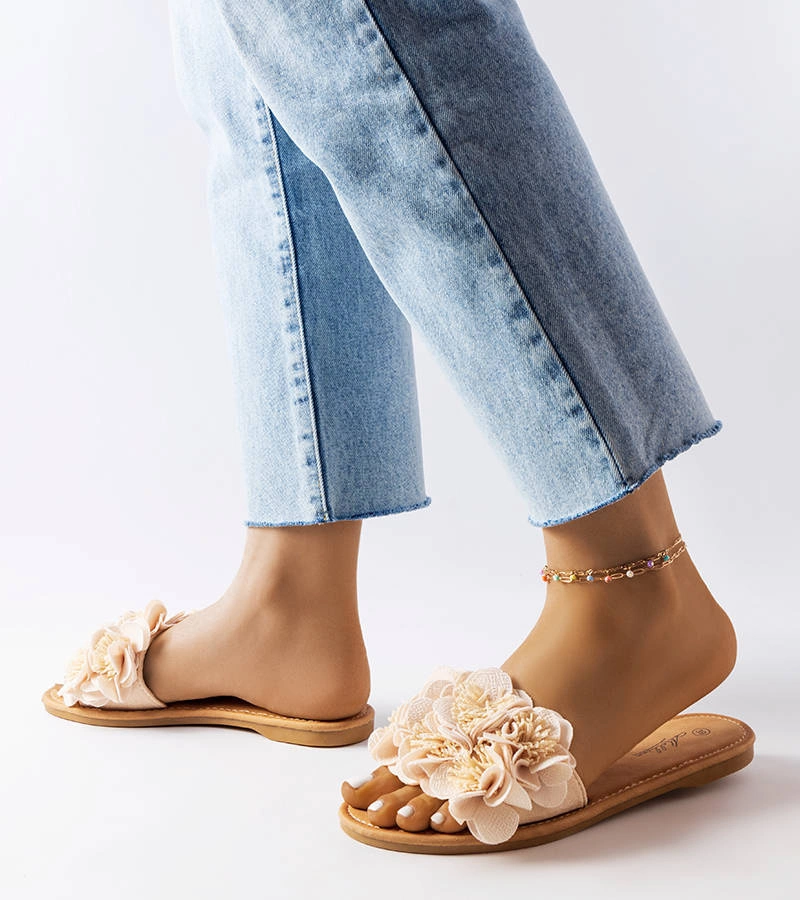 Béžové ozdobné žabky značky Alfrida