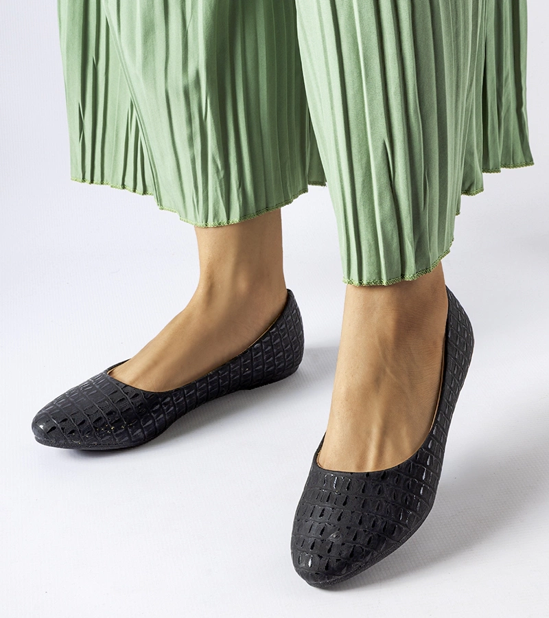 Čierne baleríny s reliéfom od Natalino