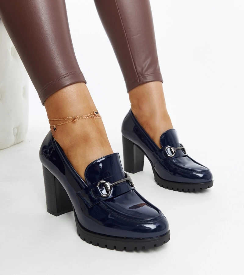 Modré lakované lodičky na stĺpiku od Giacoma