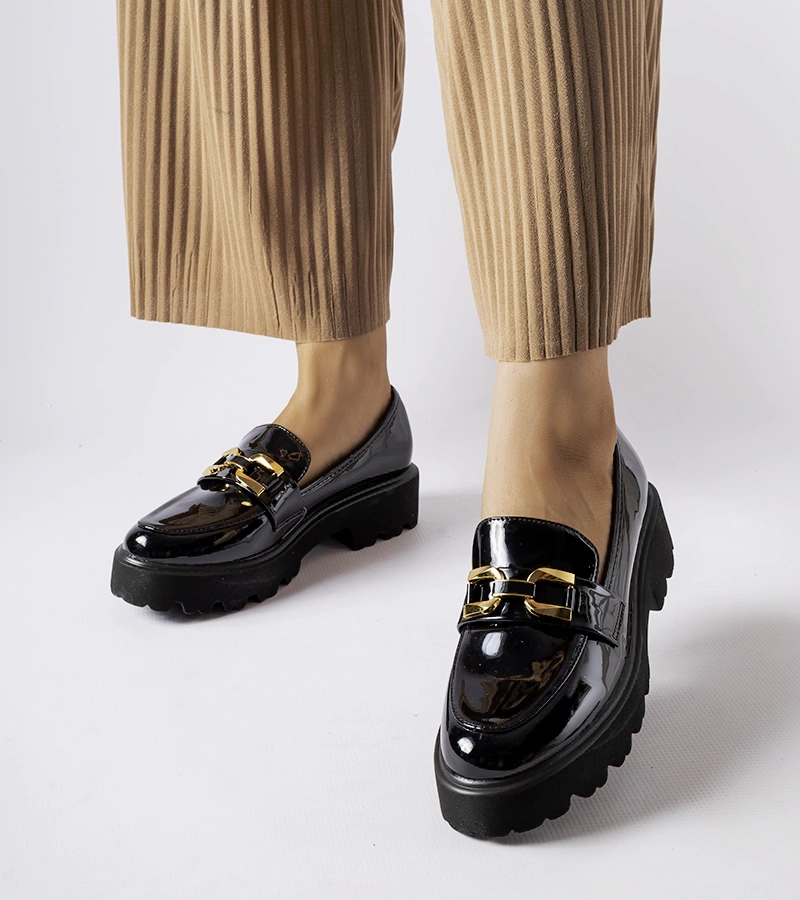 Čierne lakované poltopánky Clay