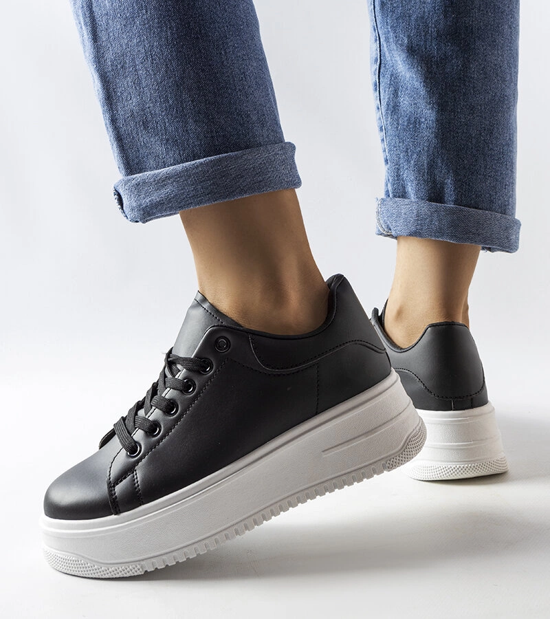 Čierne tenisky na platforme od Holante