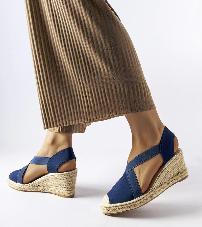 Námornícky modré sandále na platforme Seda