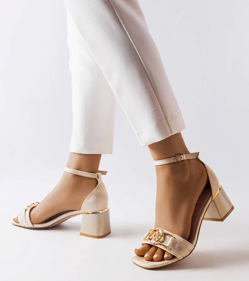 Zlaté sandále Helmi na nízkom podpätku