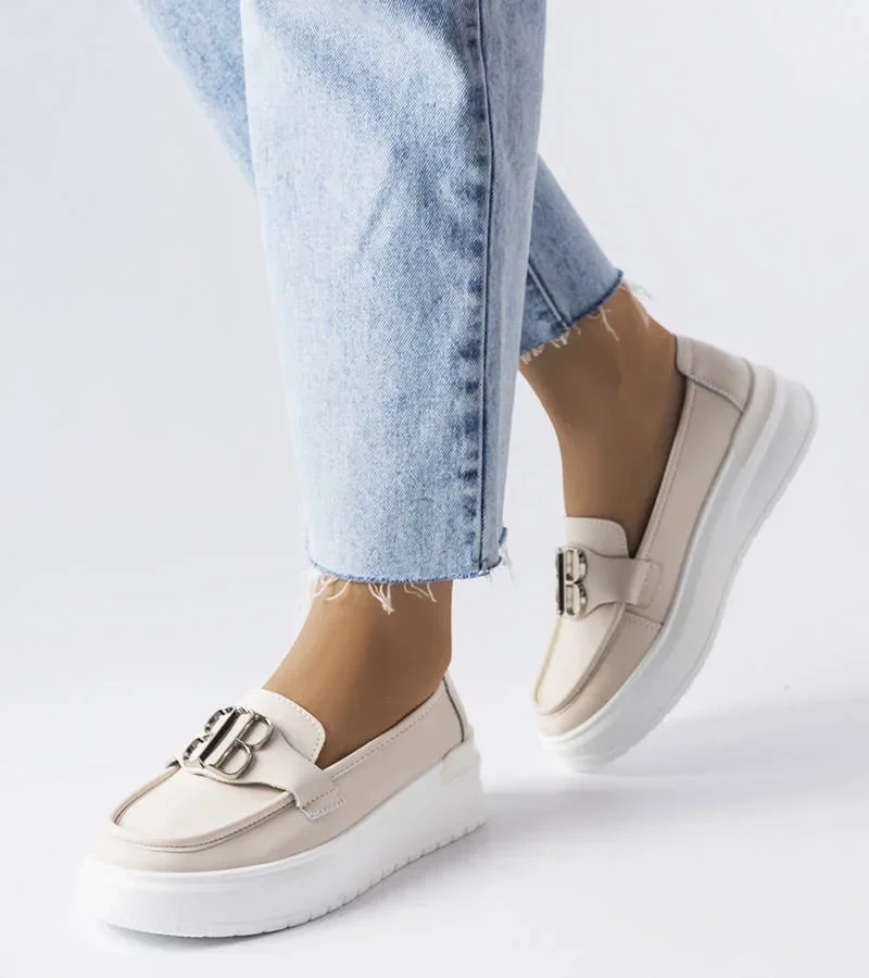 Béžové mokasíny na hrubej podrážke značky Vinceza