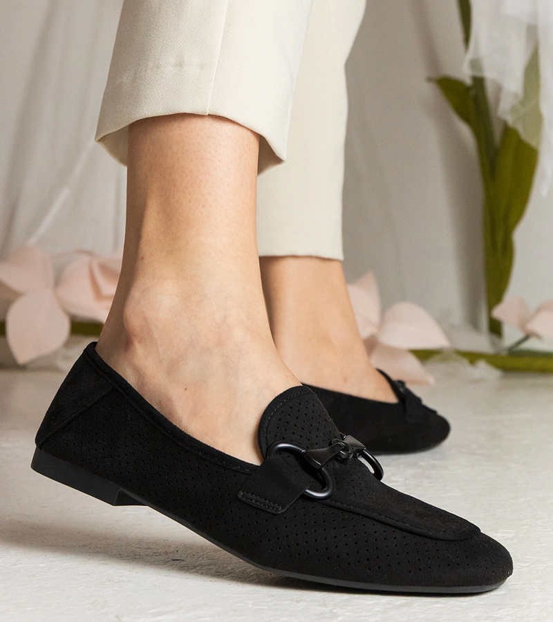 Čierne dámske mokasíny ažúrové s ozdobou Mensory