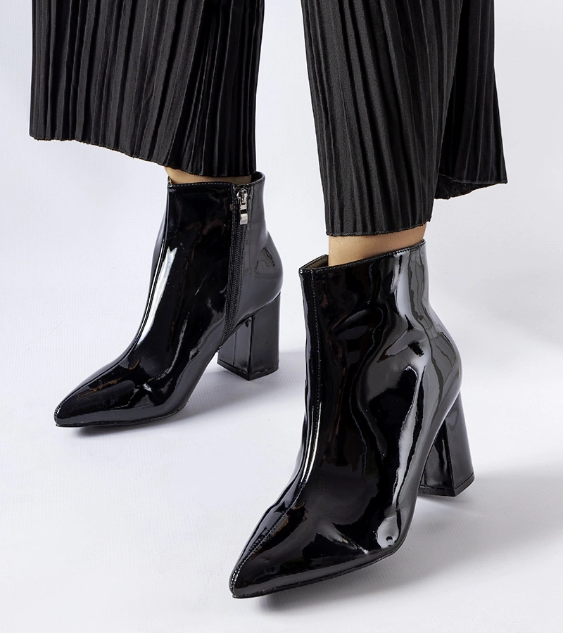 Čierne lakované čižmy Usinaya