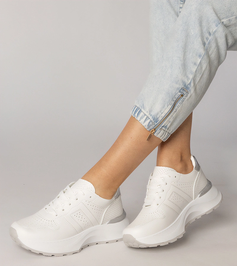 Biele športové tenisky so striebornou vložkou Lenkuta