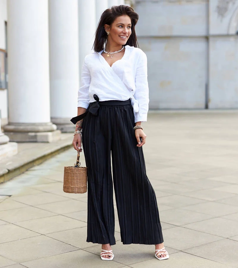 Čierne dámske široké plisované nohavice Zakia