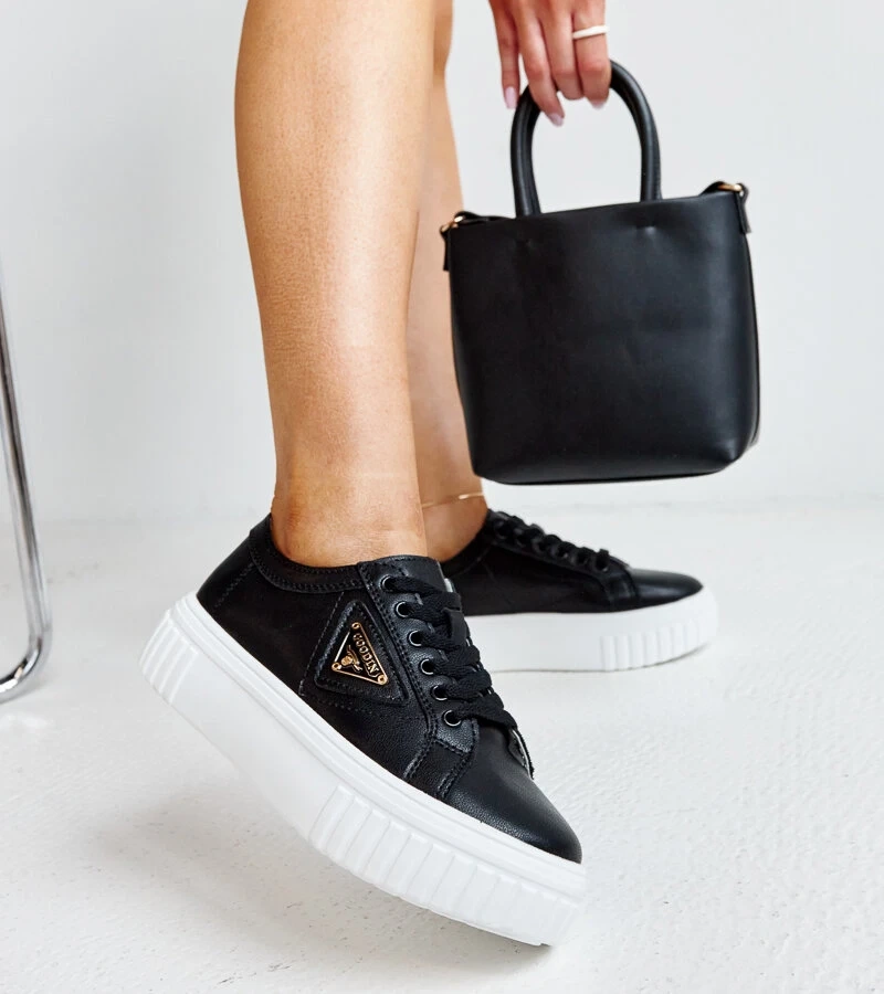 Čierne kožené tenisky na hrubom podpätku Attia