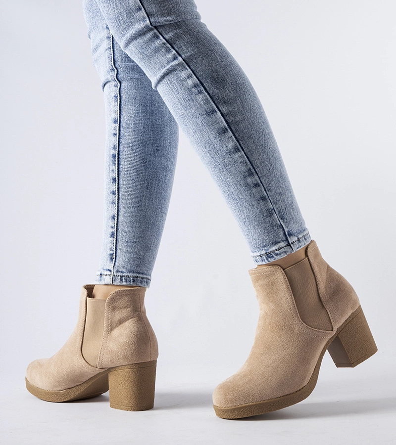 Tmavobežové topánky na podpätku Trevano