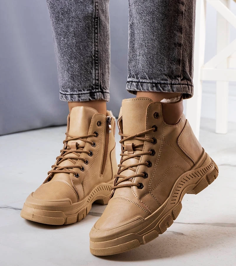 Hnedá izolovaná botki Dinto