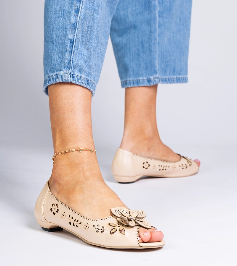 Béžové ažúrové balerínky s otvorenou špičkou Ursull