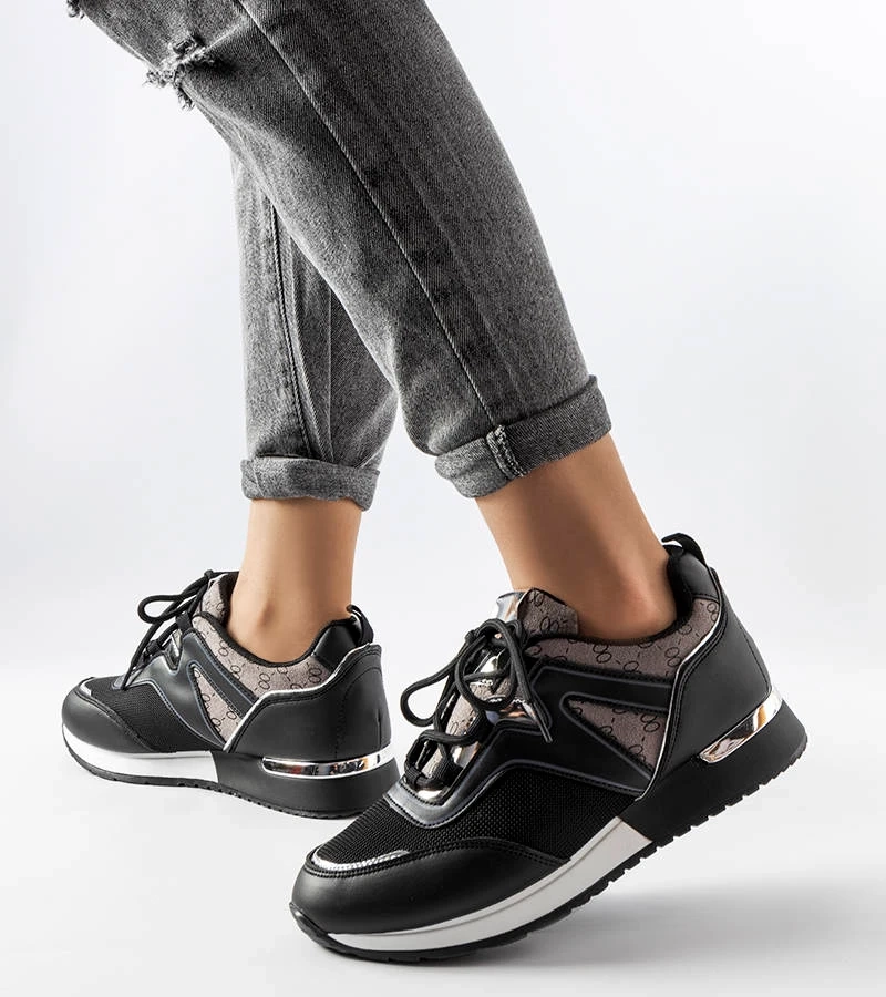 Čierne tenisky so zlatými prvkami Bedord