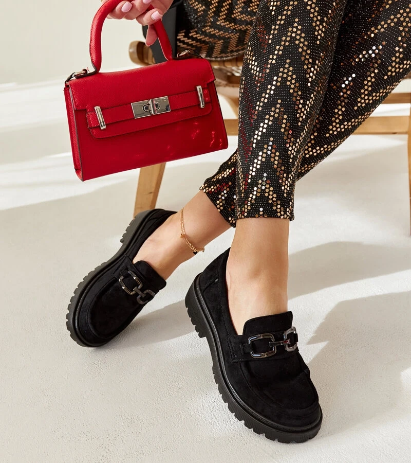 Čierne semišové mokasíny s pružinovou sponkou