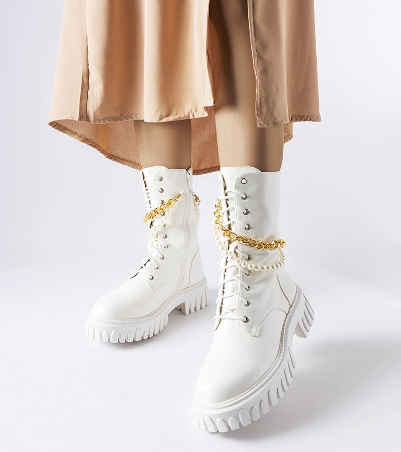 Biele lapače s perlami a retiazkou Mira