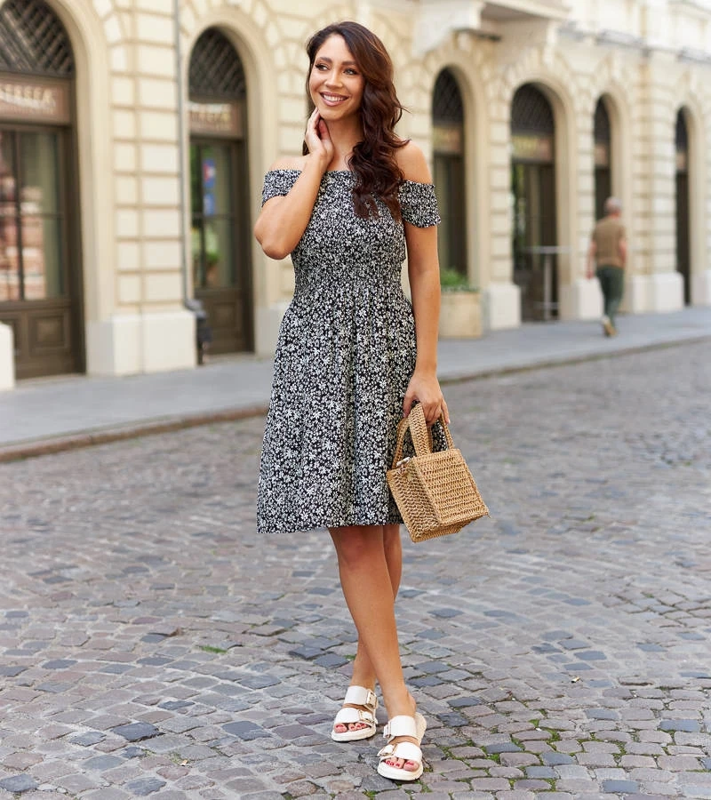 Čierne kvetinové šaty Levada