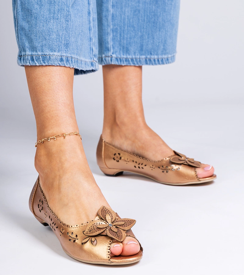 Zlaté ažúrové balerínky s otvorenou špičkou Ursull