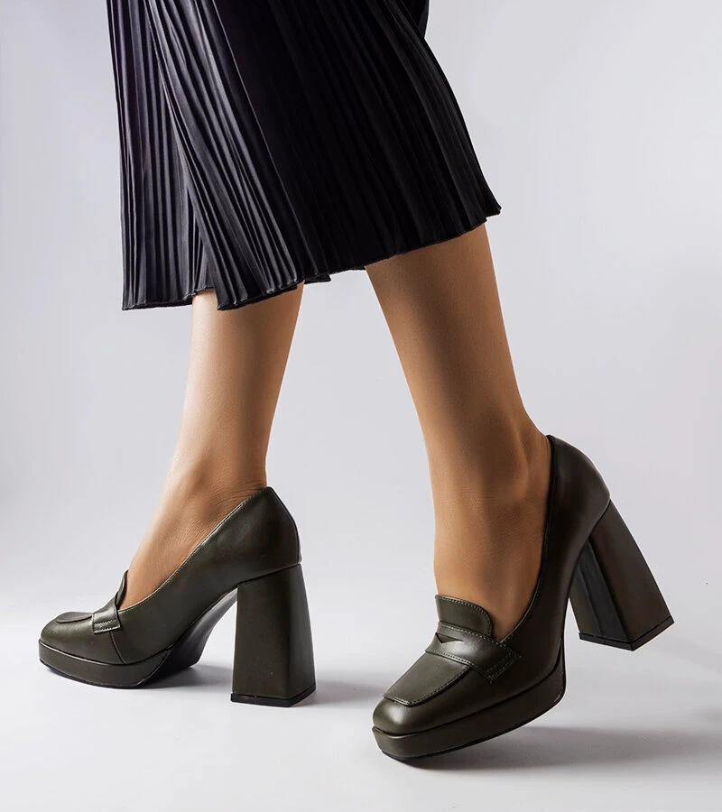 Tmavozelené lodičky Inès na vysokom podpätku