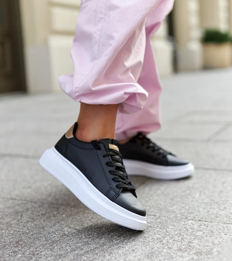 Čierne tenisky na hrubej podrážke Ivalu