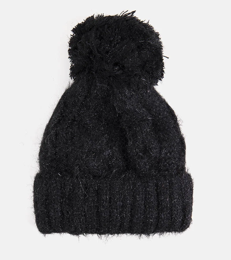 Čierna čiapka s bambulou Karloti