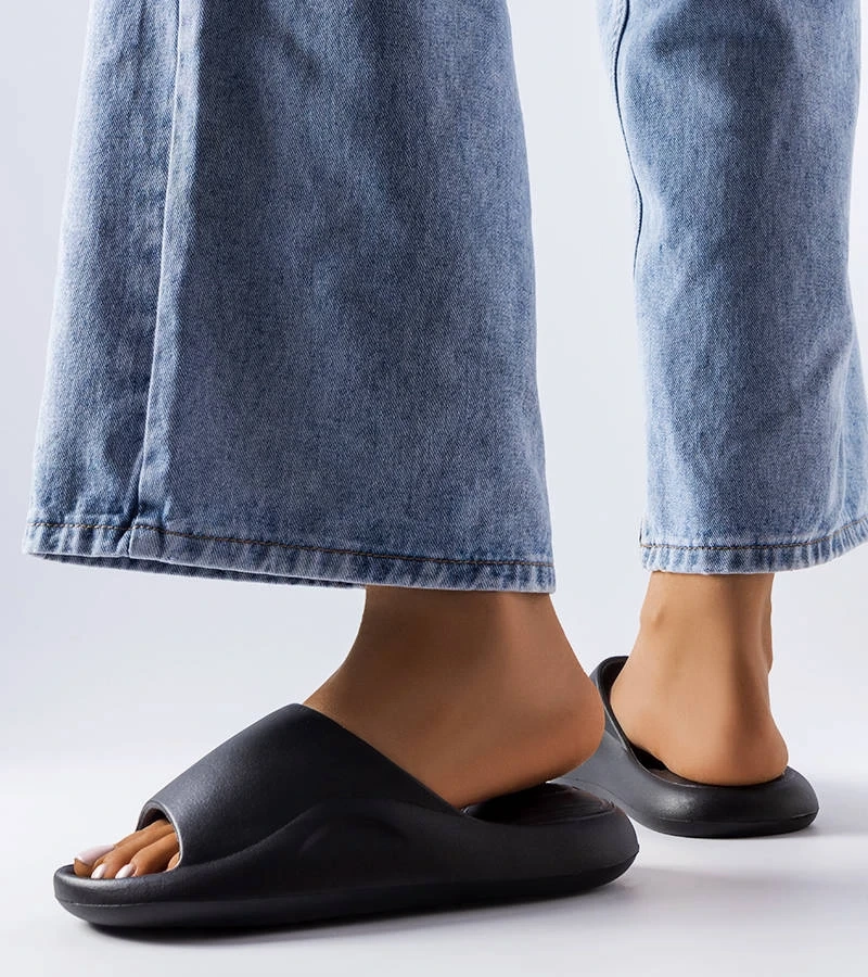 Čierne gumené žabky Cecil