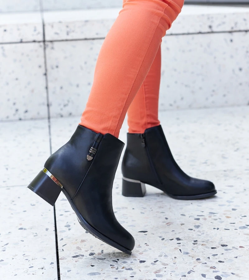 Čierne elegantné topánky so zirkónmi Bocconi