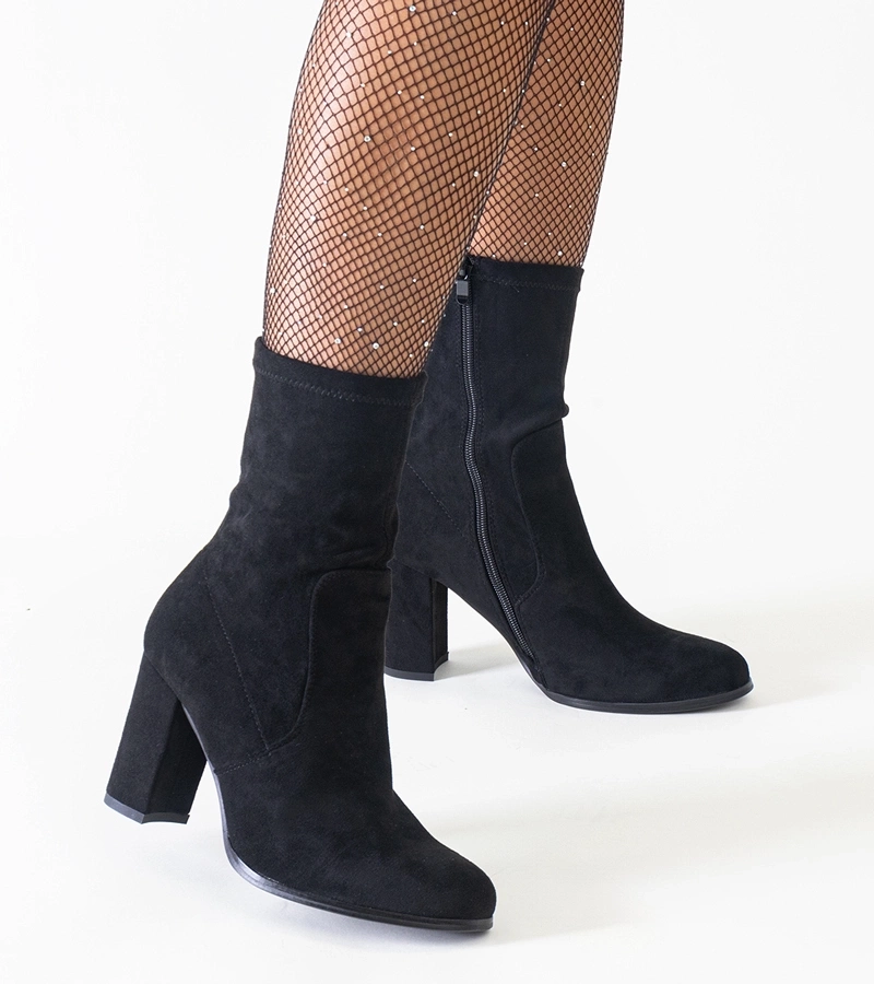 Čierne priliehavé čižmy na vysokom podpätku z eko-zamszu Haner