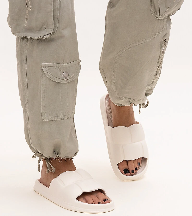 Biela penová žabky Diamanda