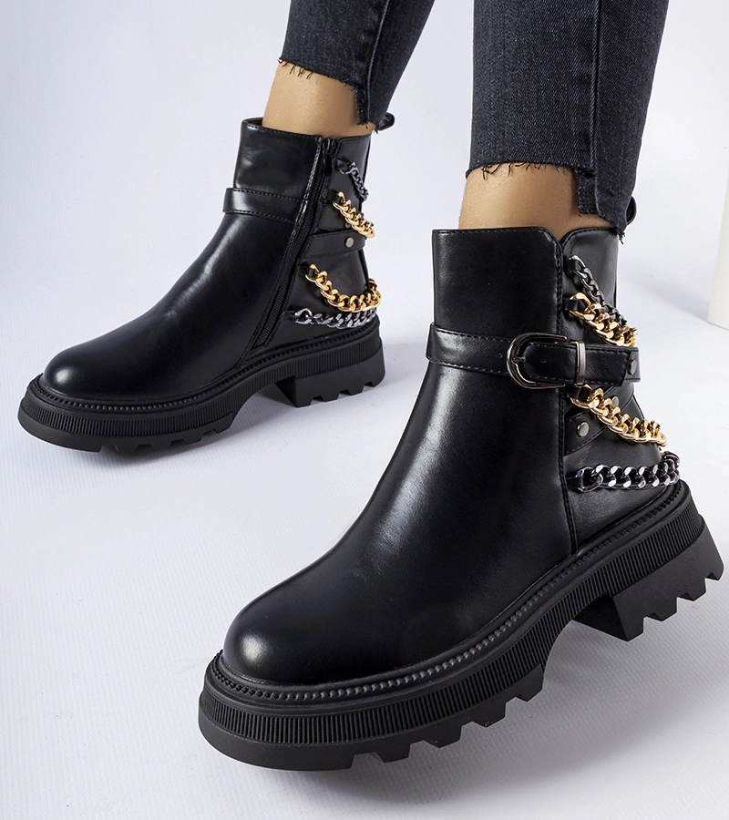 Čierne čižmy s ozdobnými reťazami Bonenfant