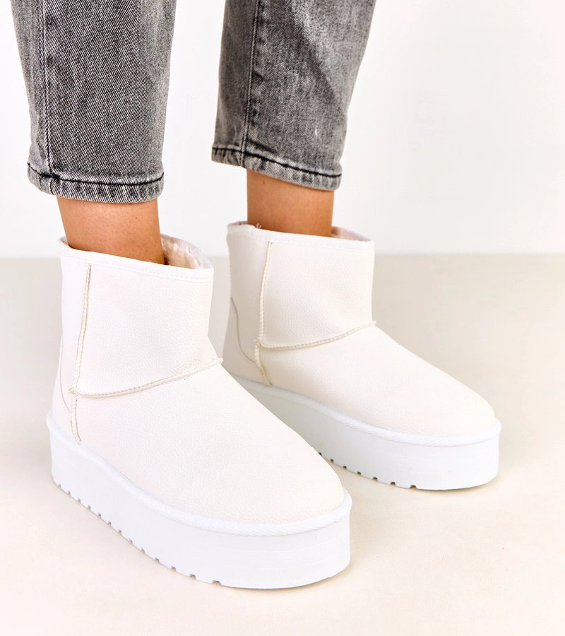 Biele nízke snehule na platforme z ekokože Reinol