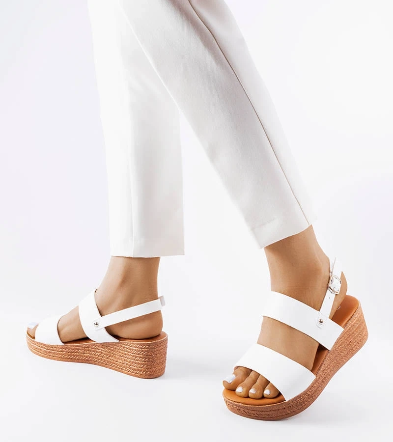 Biele sandále Pogibonsi na podpätku